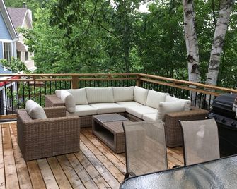 Beautiful Family And Pet-Friendly Cottage In Pinoteau Village, Mont-tremblant. - Mont-Tremblant - Balcon