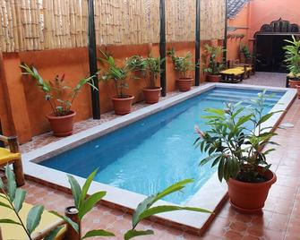 Boutique Hotel Maharaja - גרנדה - בריכה