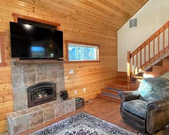 Elk House - Packwood - Living room