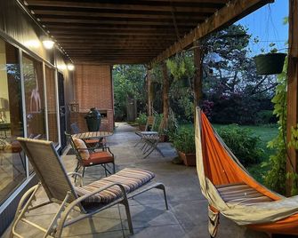 Spacious, Beautiful & Private Hillside Oasis, Sw Hills Pdx With Free Coffee! - بورتلاند (اوريغون) - شرفة مرصوفة