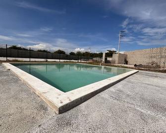 La Joya Verde 1 Bedroom House With Wifi And Ac - 5 Mins From The Airport - Las Hojas - Piscina