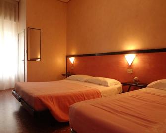 Hotel Nettuno - Porto San Giorgio - Habitación