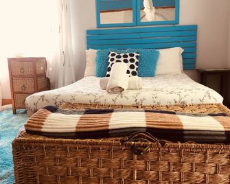 Charming Victorian Guesthouse just 1km from City Center! - Bulawayo - Bedroom