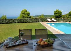 Villa ELITA, luxurious villa with private swimming pool,garden & sea-view - Kassandreia - Basen
