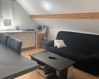 Espace Prive Dans un Écrin de Verdure - Quenoche - Sala de estar