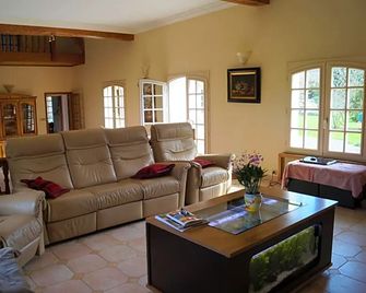 Le Relais De Dalibray - Seraincourt - Living room