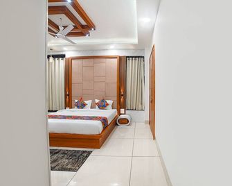 FabHotel Eminent - Patel Nagar, 0riental University - Bhopal - Bedroom