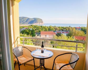 Pansion Nobel - Petrovac