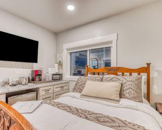 Inviting studio with kitchenette & scenic forest setting - Welches