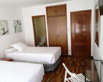Hostal Carbonara - A Coruña - Schlafzimmer