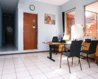 Room 3-C - 3 Single Beds - Managua