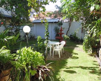 Hostel Praia Brava - אראיאל דו קאבו - פטיו