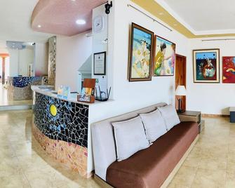 Hotel Katarma Galapagos - Puerto Baquerizo Moreno - Front desk