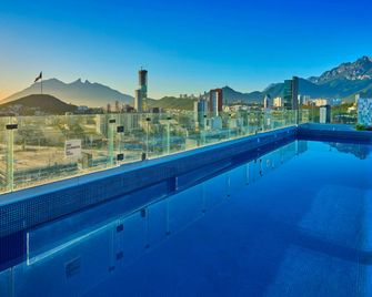 SJ Grand Hotel - Monterrey - Piscina