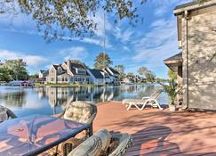 Waterfront Syracuse Home w\/Deck, Fire Pit & Kayaks - Syracuse - Piscina