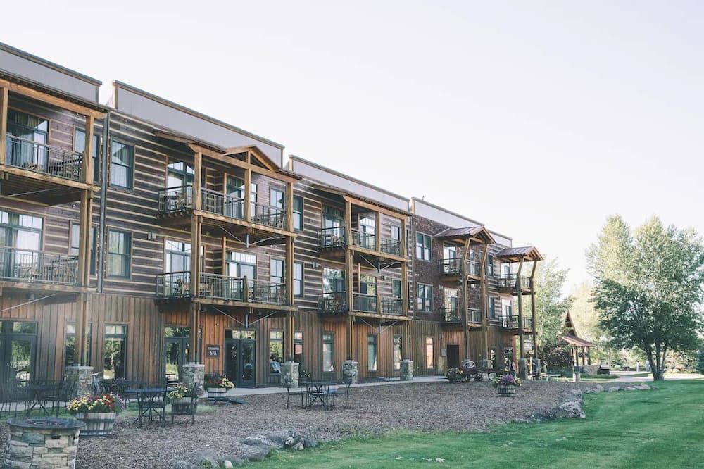 Two Bedroom Luxury Suite | Bronze Buffalo Ranch - Victor - Budova