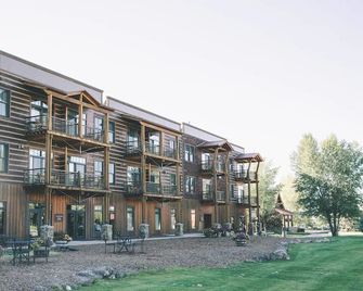 Two Bedroom Luxury Suite | Bronze Buffalo Ranch - Victor - Budova