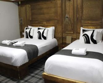 The Mitre Hotel - Manchester - Bedroom