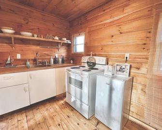 In the Heart of Muskoka- Lakefront Premium View! 8 Cabins - Port Carling - Kitchen