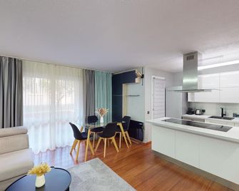 Cozy Apt with Balcony - 5 min to the Beach - Nizza