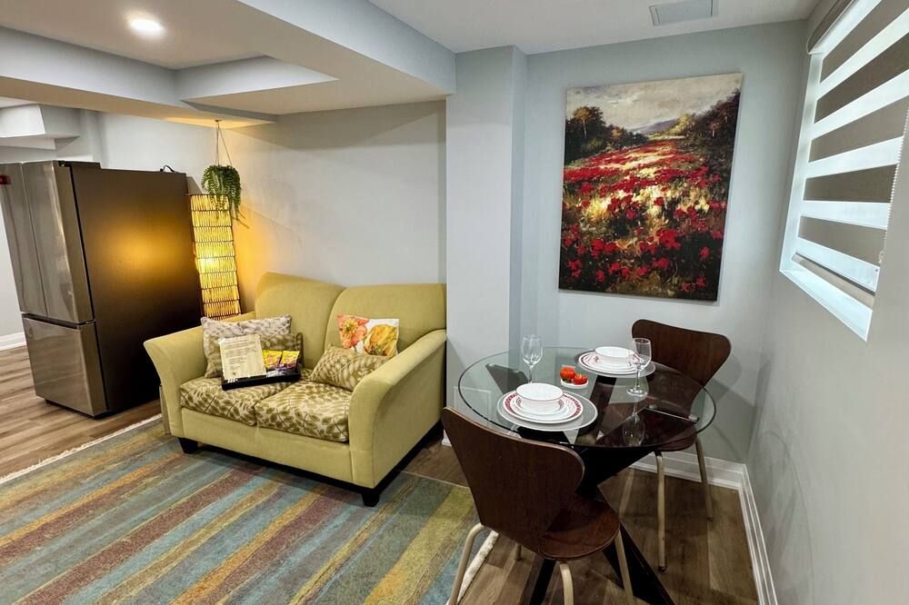 Lake Breeze Apartment, Ev Charging & Free Parking - Ajax - Jídelna