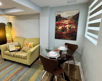Lake Breeze Apartment, Ev Charging & Free Parking - Ajax - Jídelna