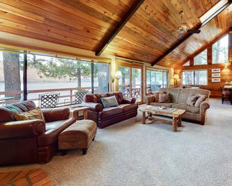 Charming home on Wallowa Lake with private boat dock & large deck - Joseph - Sala de estar