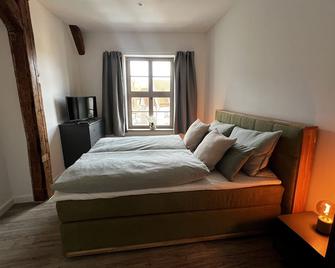 Ferienresidenzen Marktplatz - exklusive Ferienwohnungen mit Fahrstuhl - Quedlinburg - Schlafzimmer
