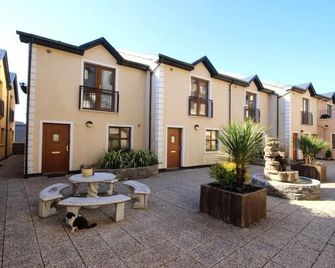 No 2 Clifden Court luxurious 2 bedroom townhouse - Clifden - Bâtiment
