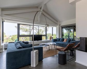 Milady Keyweek Villa With Pool Ocean Views in Biarritz - Biarritz - Huiskamer