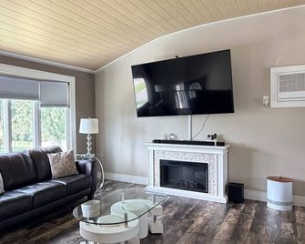 The Cozy Manor of Farmingville - Farmingville - Sala de estar