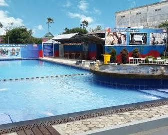 Onyx Hotel - Ketapang - Piscina