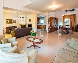 Art Antique Deluxe Villa - Ierápetra - Living room