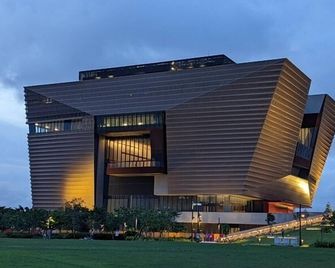 Mij (Kai Tak) Hotel - Hong Kong - Building