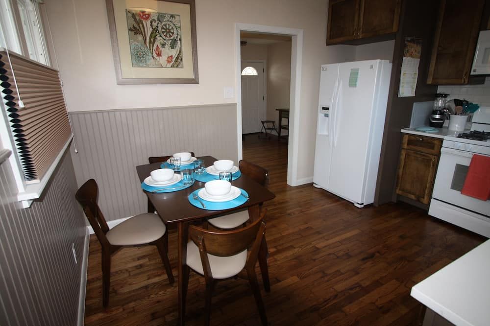 Wonderful 2/1 in Bouldin area.Walk to food trailers, Zilker and Barton Springs! - Austin - Dining room