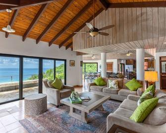 Paradiso Ocean View. A perfect getaway.\n10 mins drive to Smugglers Cove Beach.. - Road Town - Sala de estar