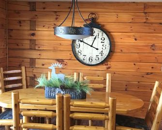 North Woods spacious cabin - Warrens - Comedor