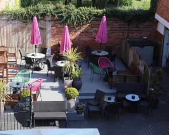 Tower Hotel - Lincoln - Patio