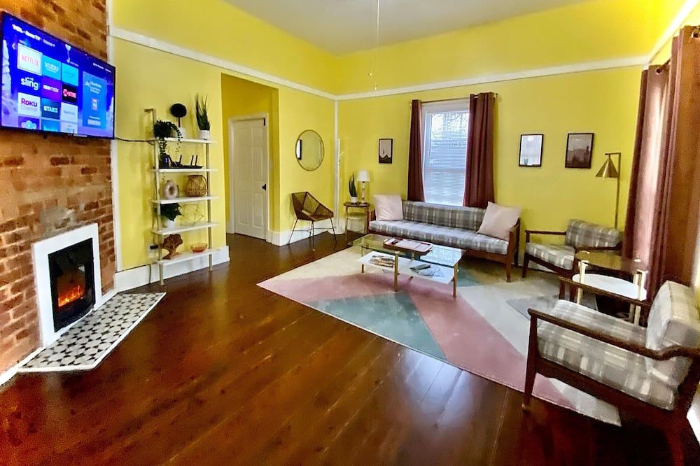 Cozy Victorian in the Center of downtown Morganton (Dog Friendly!) - Morganton - Soggiorno