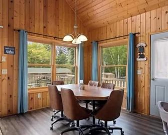 Cabin 8 at Heath's Resort - Pine River - Dining room