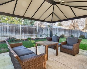 Home 4 miles to Downtown & 9 miles to Airport - Sacramento - Patio