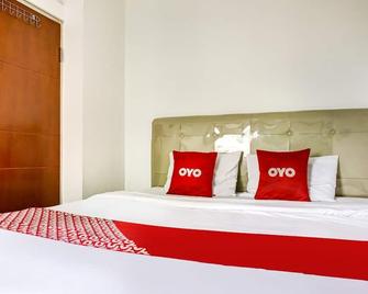 OYO 90949 Apartement Cibubur Village - Depok - Bedroom