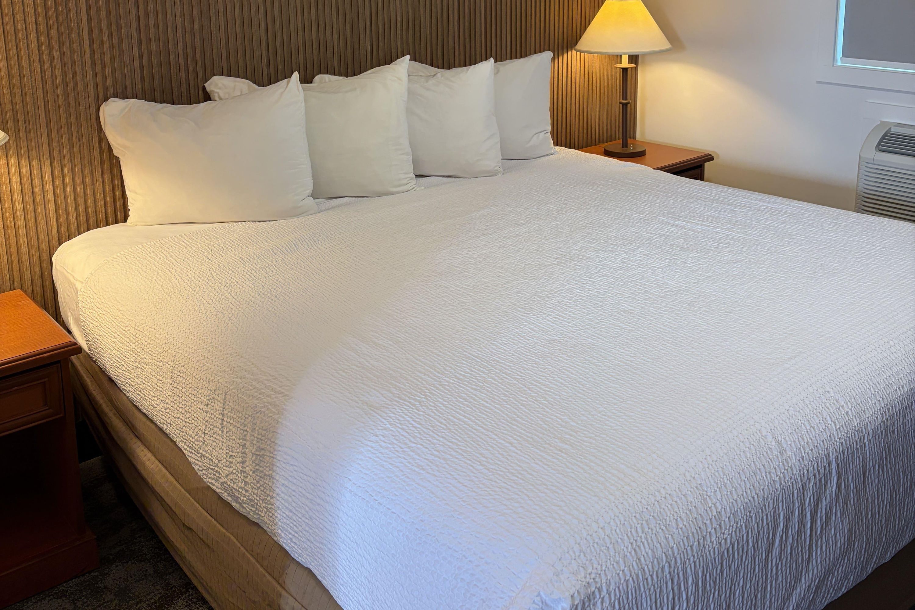 Travelodge by Wyndham Langley - Langley - Ložnice