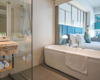 Seaesta Nha Trang Hotel - Nha Trang - Bathroom