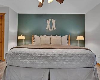 Perfect Cabin Retreat! Close to Silver Dollar City - Reeds Spring - Bedroom