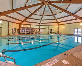 Fire Pit, Community Lakes Serene Poconos Getaway! - Long Pond - Pool