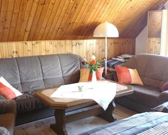 FeWo Lorenzen - Lorenzen: Vacation apartment and double room near the south lake - Sörup - Sala de estar