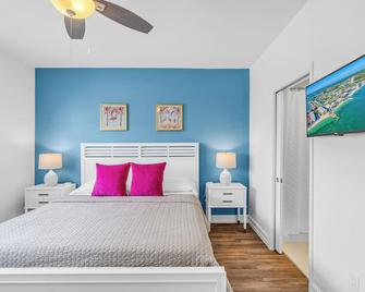 New Kokomo Views-Pool/Beach - Key Colony Beach - Bedroom