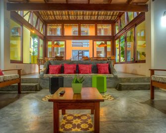 Pousada Maria Farinha - איטקארה (אילוז-איטבונה) - לובי