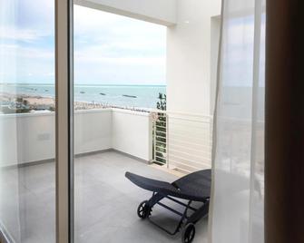 Hotel Villa Corallo - San Benedetto del Tronto - Balcón